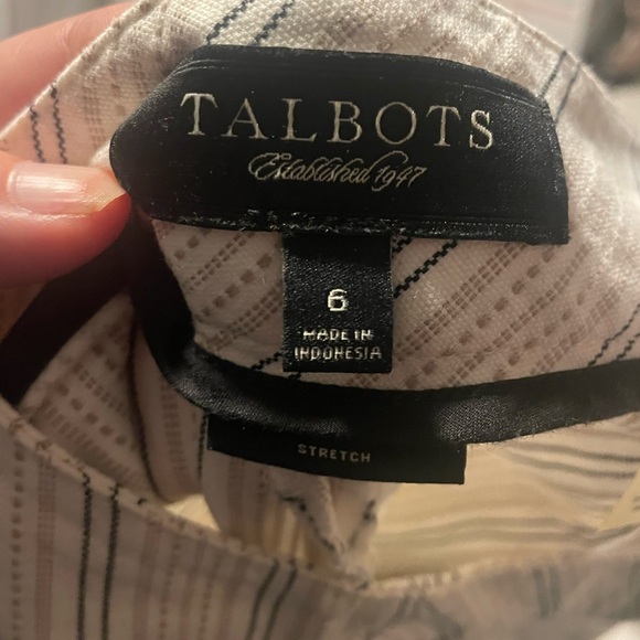 Talbots Bermuda Pin Striped Shorts, White with Taupe and Navy Blue Stripes, Sz 6 - Picture 4 of 4